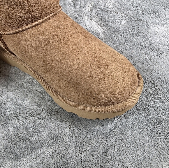 Ugg Kid's Bailey Bow/ Tall Size 2 - Picture 8 of 8